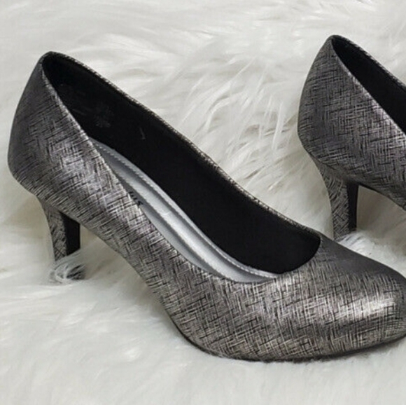 Predictions Comfort Plus Karmen Pewter Pump 8.5